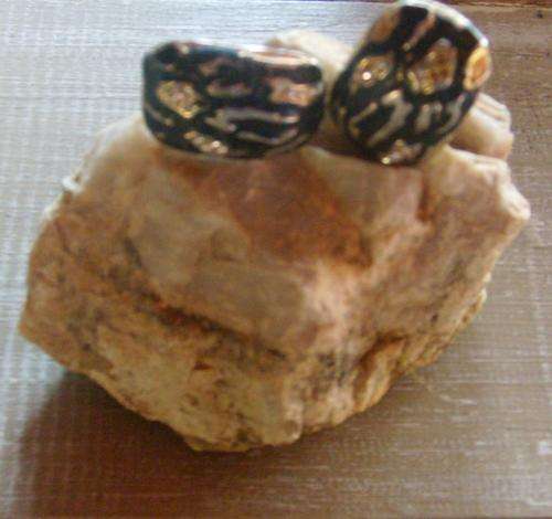 BLACK EARRINGS WITH STONES - LOVELY!!
