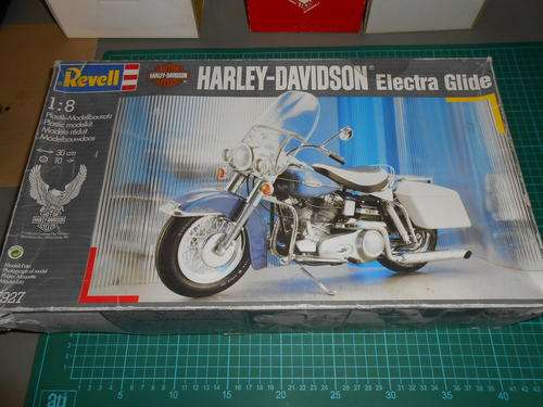 1/8 Revell Harley-Davidson Electro Glide