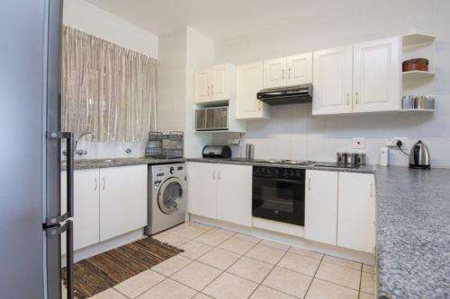 SEAVIEW FLAT SHARING IN BALLITO PEAK SEASON FOR NOV 2018 TILL 20TH DEC 2018 AVAILABLE