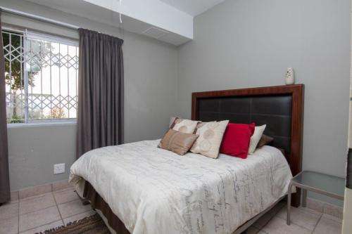 SEAVIEW FLAT SHARING IN BALLITO PEAK SEASON FOR NOV 2018 TILL 20TH DEC 2018 AVAILABLE