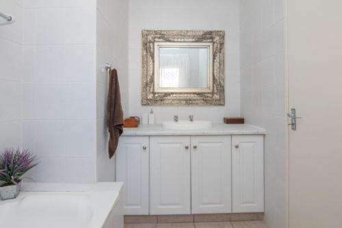 SEAVIEW FLAT SHARING IN BALLITO PEAK SEASON FOR NOV 2018 TILL 20TH DEC 2018 AVAILABLE