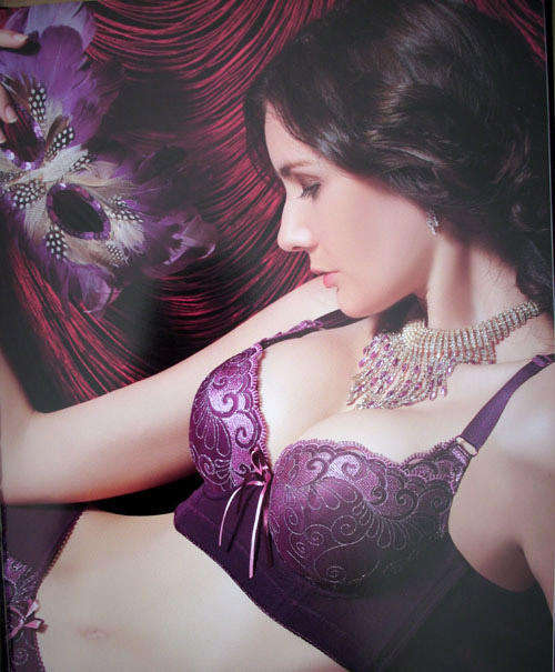Triumph  -- Purple MAGIC PULL-UP    bra Size 34  -  CUP B- C- wide strap- ON SALE