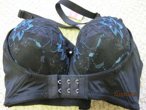 Triumph - black bra with front extra pull up-Magic effect  size 32  Cup B to Cup C/D ON SALE