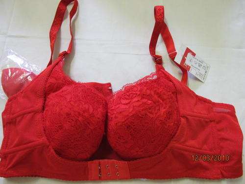Triumph  --  Red  bra with front extra pull up    -  CUP C    -  size 34-ON SALE