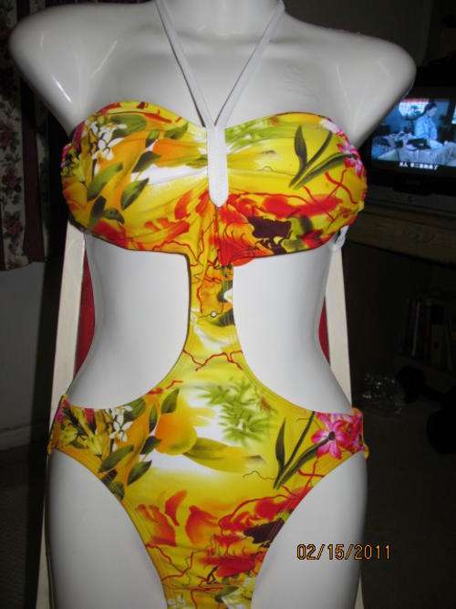 ladies swim costume   fit for    32---34  special styling