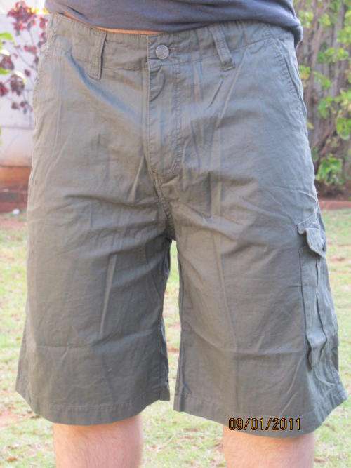 Men's authenic wash 100% cotton  twill  cargo pocket short  OLIVE size 38   - Crazy price R85