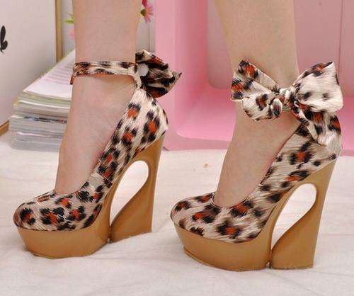 Ladies brown Leopard print shoes size 3- 6-