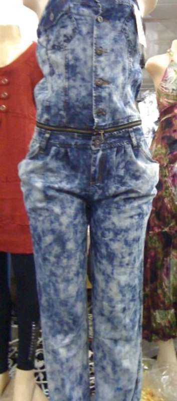 ladies acid wash   denim jumpsuit .- size 30-  S   - ON SALE