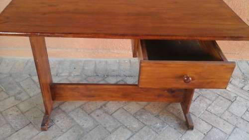 LOOKING FOR A COMPACT DESK. NEAT AND COMPACT. MADE OF PINE AND VARNISHED