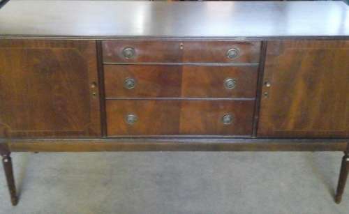 MAGNIFICENT VINTAGE REGENCY STYLE IMBUIA SIDE BOARD. HAS 2 SIDE CUPBOARDS WITH THREE DRAWERS. NO KEY