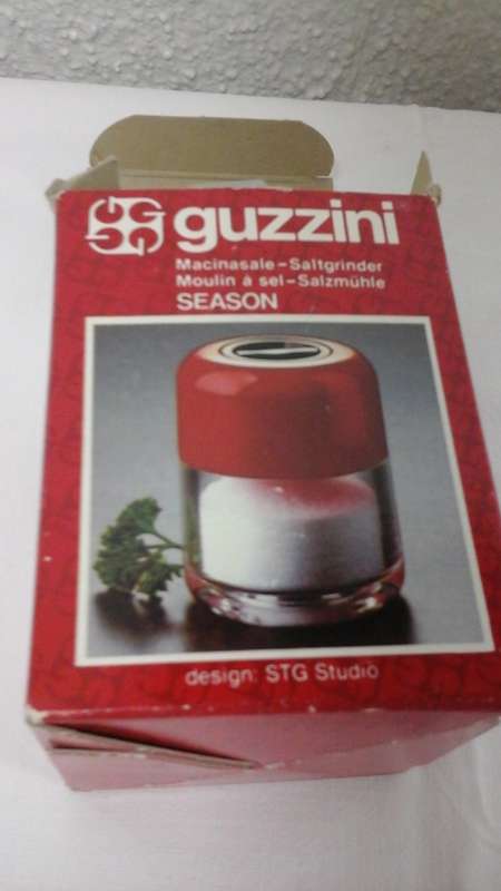 FANTASTIC VINTAGE RETRO GUZZINI SALT GRINDER. MADE  IN ITALY. FROM APPROXIMATELY 1970'S. AWESOME!