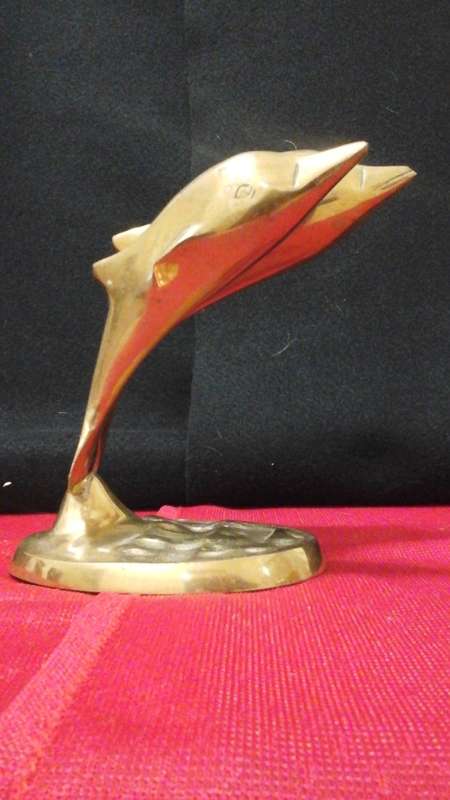 MAGNIFICENT VINTAGE DOLPHIN ORNAMENT. AWESOME DECORATIVE AND COLLECTIBLE PIECE!