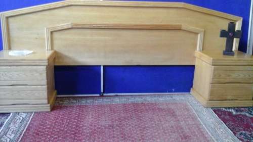 SIMPLY FANTASTIC OAK HEADBOARD AND SIDE CABINETS. ABSOLUTELY GORGEOUS PIECE!