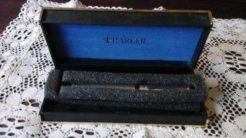 FANTASTIC PARKER ROLLER BALL PEN. MADE IN THE UK. AWESOME AND COLLECTIBLE PIECE!
