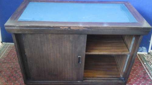 FANTASTIC EXECUTIVE WOODEN CREDENZA WITH LEATHER TYPE INLAY. AWESOME AND STURDY PIECE!