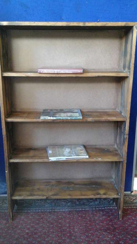 MAGNIFICENT VINTAGE OREGON BOOK SHELF. INCREDIBLE AND FUNCTIONAL PIECE!