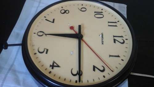 TERRIFIC VINTAGE UNICLOX ELECTRICAL WALL CLOCK WITH SMITH ENGLISH CLOCK SYSTEM. FANTASTIC!