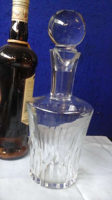 SIMPLY EXQUISITE BACCARAT CRYSTAL DECANTER. MADE IN FRANCE. THE RIM IS DAMAGED. STUNNING!