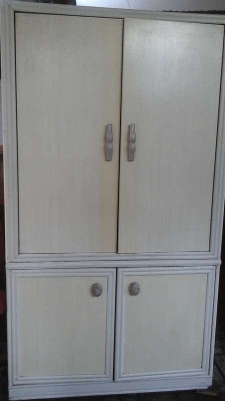MAGNIFICENT SHABBY CHIC TV UNIT. SIMPLY STUNNING & FUNCTIONAL!