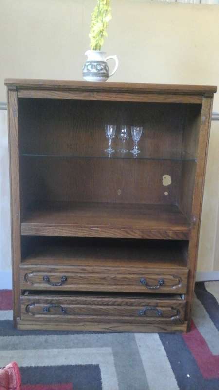 MAGNIFICENT WOODEN DISPLAY UNIT. STUNNING AND FUNCTIONAL PIECE!