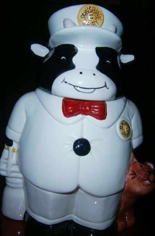 ABSOLUTELY INCREDIBLE CHARACTER 'SUNSHINE DAIRY COW' COOKIE JAR. A SIMPLY TERRIFIC MUST HAVE PIECE!
