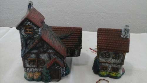 COLLECT ENGLISH HOUSES. TWO BEAUTIFUL UNMARKED CERAMIC HOUSES TO ADD TO YOUR COLLECTION
