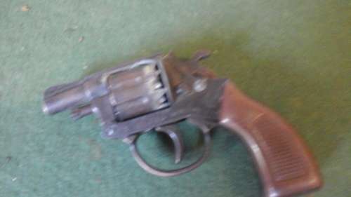 TERRIFIC VINTAGE 1970'S VICTORY TOY CAP GUN. MADE IN HONG KONG. FANTASTIC AND COLLECTIBLE!