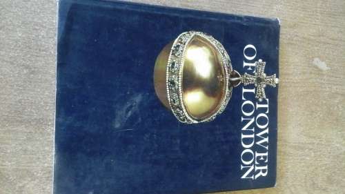 A FANTASTIC HISTORICAL BOOK ON THE TOWER OF LONDON. HIGHLY COLLECTIBLE
