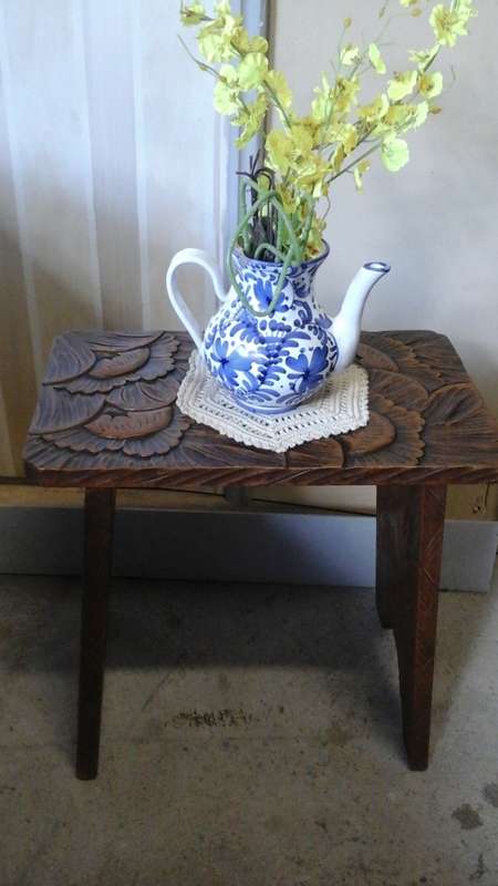 TERRIFICALLY BEAUTIFUL ORIENTAL STOOL. SPECTACULAR AND FUNCTIONAL PIECE!