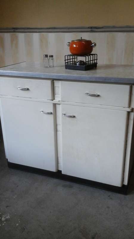 TOTALLY INCREDIBLE VINTAGE STEEL KITCHEN CABINET. FANTASTIC & HANDY PIECE!