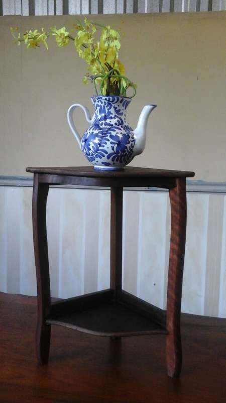 A CLASSY SMALL CORNER TABLE MADE FROM IMBUIA. PERFECT FOR YOUR COLLECTIBLES