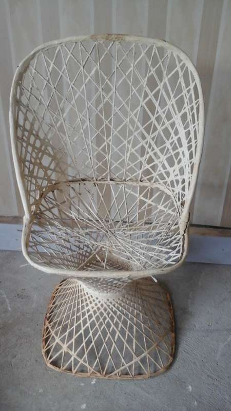 SIMPLY MAGNIFICENT SHABBY SHICK GARDEN DECOR. A DAMAGED CANE TYPE PATIO CHAIR. STUNNING!