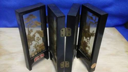 SIMPLY STUNNING VINTAGE MINIATURE SAN YOU CARVED CORK DIORAMA IN A BLACK LACQUER & GLASS SCREEN!