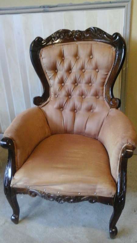 A MAGNIFICENT VINTAGE ORNATELY CARVED  ARM CHAIR. FLOWERS ARE CARVED INTO THE WOOD.PERFECT DIY PROJE
