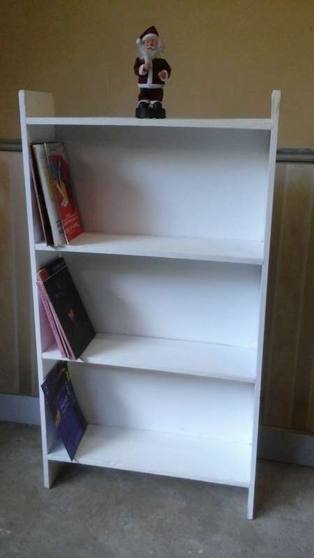RUSTIC AND USEABLE. A MAGNIFICENT WHITE BOOK SHELF. MORE SHABBY THAN SHICK