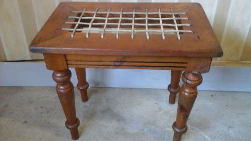 ABSOLUTELY TERRIFIC SOLID & IMMACULATE OREGON RIEMPIE DRESSING TABLE STOOL. STUNNING!