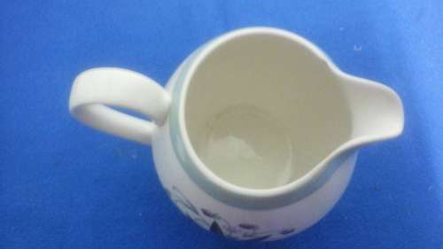 AMAZINGLY BEAUTIFUL VINTAGE ALFRED MEAKIN 'HEDGEROW MILK/ JUICE JUG. MADE IN ENGLAND. STUNNING!