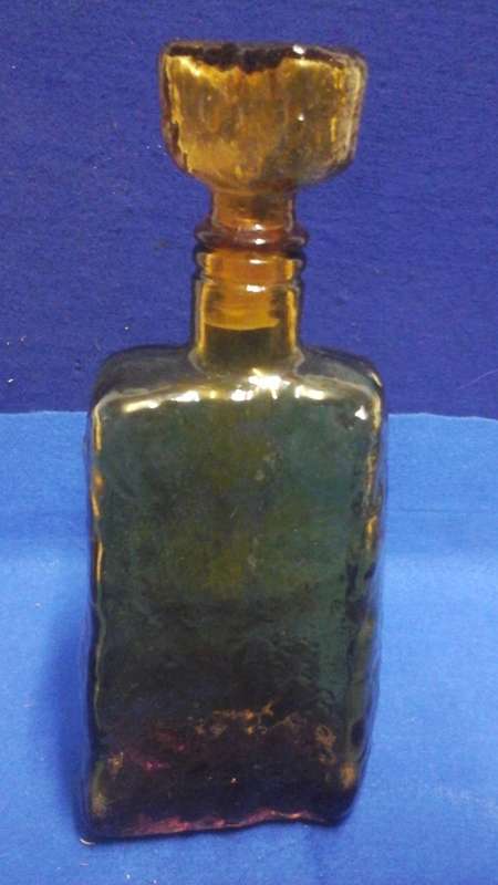 SIMPLY EXQUISITE VINTAGE GLASS DECANTER. ABSOLUTELY GORGEOUS AND USEFUL PIECE!