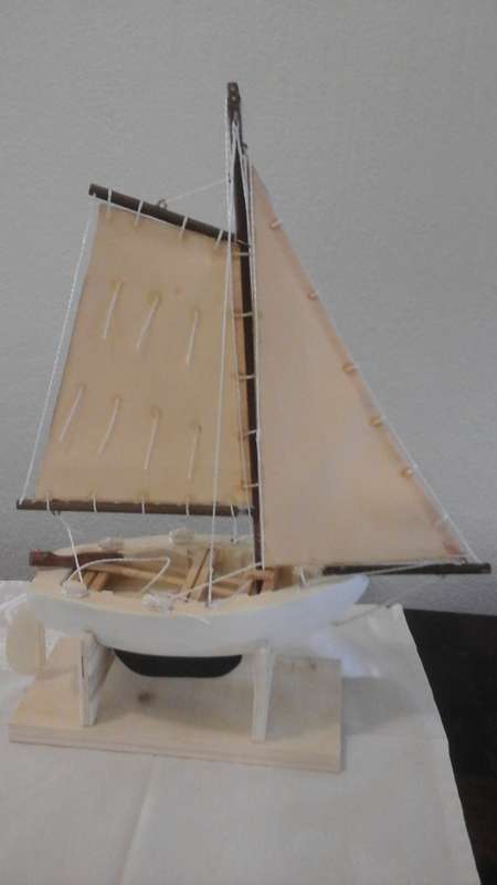 MAGNIFICENT WOODEN MODEL OF A CORNISH LUGGER. ABSOLUTELY TERRIFIC PIECE!