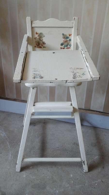 VINTAGE YET USEABLE, WHETHER FOR DECOR OR ITS INTENDED PURPOSE. THIS BABY HIGH CHAIR IS BEAUTIFUL