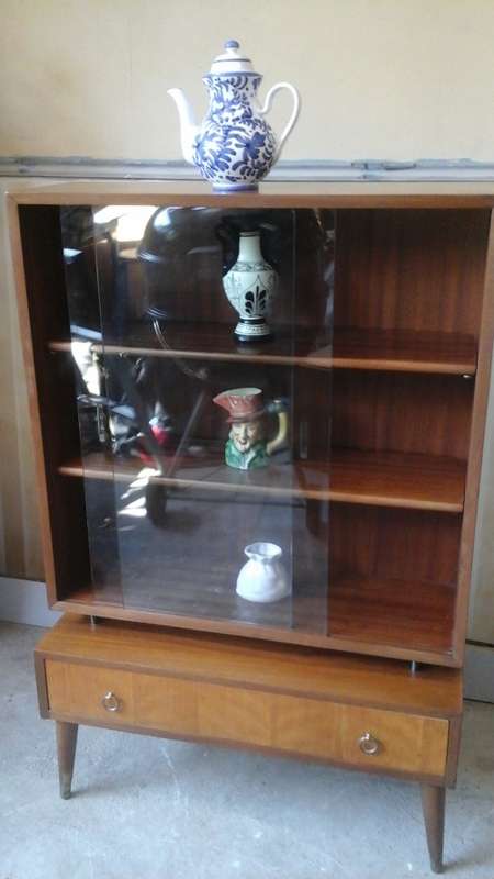 A STUPENDOUS, AMAZING, WONDERFUL ART DECO STYLE WOODEN DISPLAY CABINET WITH GLASS DOORS