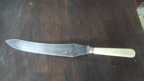 MAGNIFICENT VINTAGE SUPERIOR CUTLERY BONE AND STAINLESS KNIFE. MADE SHEFFIELD ENGLAND!