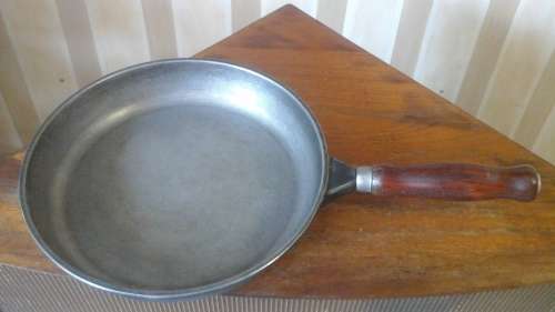 THE BAUER RANGE OF COOKWARE IS STILL THE BEST. A LARGE BAUER PAN PERFECT TO COOK IN