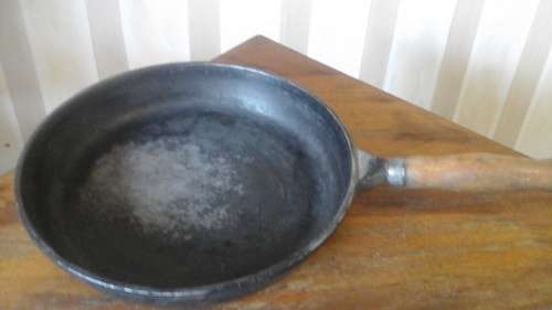 THE BAUER RANGE OF COOKWARE IS STILL THE BEST. A LARGE BAUER PAN PERFECT TO COOK IN