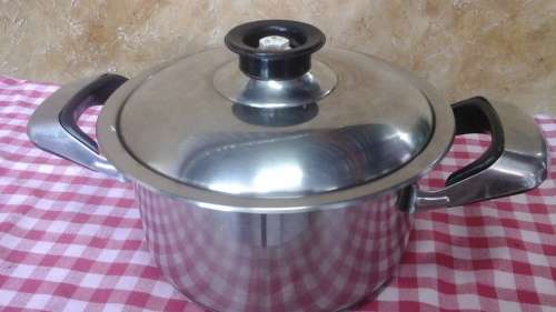 INCREDIBLE STAINLESS STEEL LA BISTRO POT WITH LID. FANTASTIC AND USEFUL PIECE!