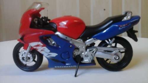SIMPLY TERRIFIC HONDA CBR MOTORBIKE. FANTASTIC PIECE!