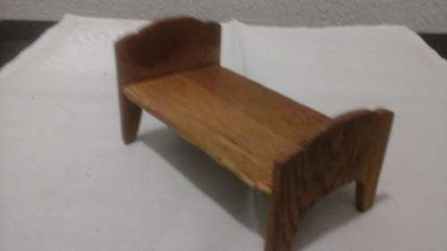 AN ABSOLUTELY STUNNING VINTAGE WOODEN DOLL HOUSE BED WITH FOOT AND HEADBOARD