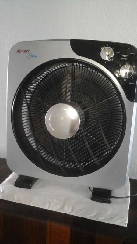 FANTASTIC AIR TECH ELITE LOUVRE BOX FAN. AWESOME PIECE TO KEEP YOU COOL THIS SUMMER!