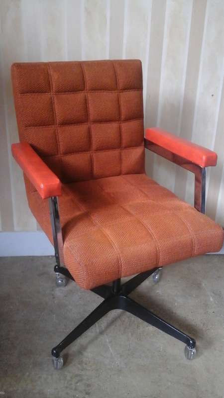 ABSOLUTELY TERRIFIC VINTAGE EXECUTIVE OFFICE CHAIR. FANTASTIC PIECE!