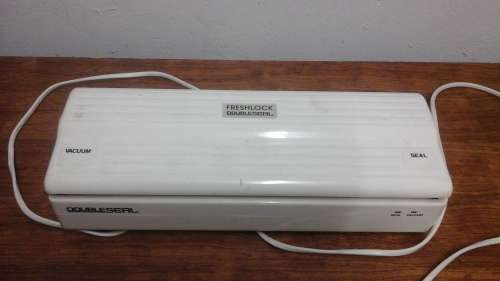 TERRIFICALLY HANDY FRESHLOCK VACUUM DOUBLE SEAL. MODEL: FP155E. FANTASTIC & USEFUL!